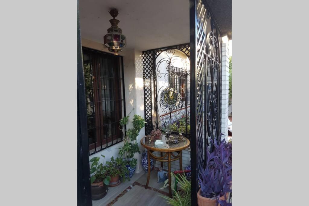 Сasa de vacaciones Casa con jardín GRANADA, fácil aparcamiento calle *