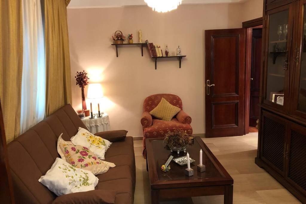 Сasa de vacaciones Casa con jardín GRANADA, fácil aparcamiento calle Granada